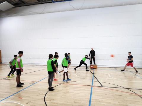 Spielszene Zweifelderball