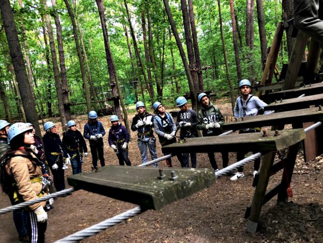 Einweisung im Kletterwald