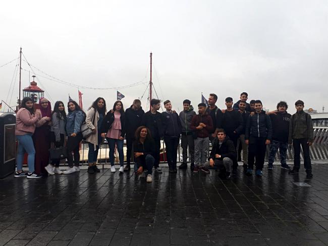 Gruppenbild am Hafen